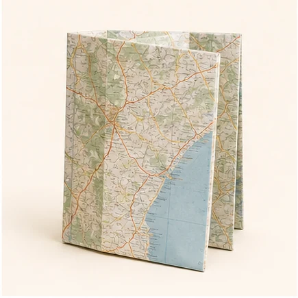 Straßenatlas Italien in neutraler Studioaufnahme